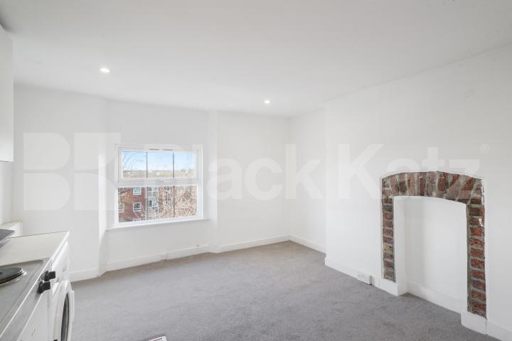 Top floor one bedroom apartment near Brixton Upper Tulse Hill, Brixton